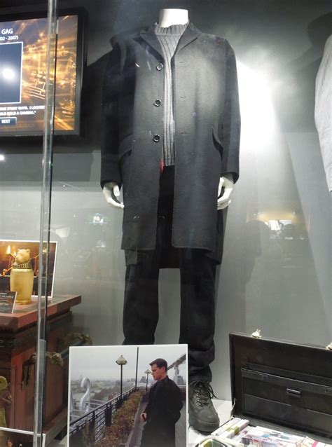 The Bourne Identity (2002) movie props, costumes and wardrobe